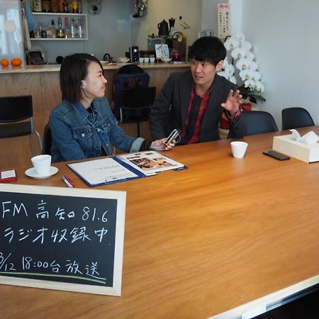 Tomarigi Hostel Cafe Bar Kōchi Extérieur photo